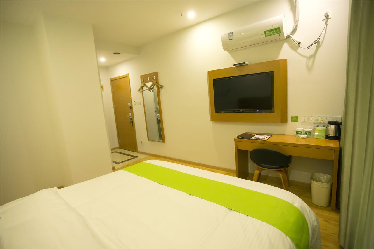 Vatica Shanghai Pudong Airport Town Renmintang Road Hotel מראה חיצוני תמונה